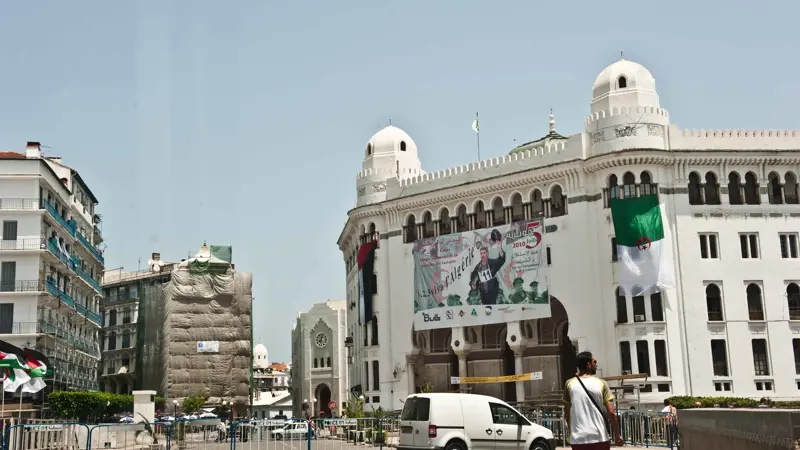 ودائع الجزائريين في منافذ الصيرفة الإسلامية ترتفع إلى 6.7 مليار دولار