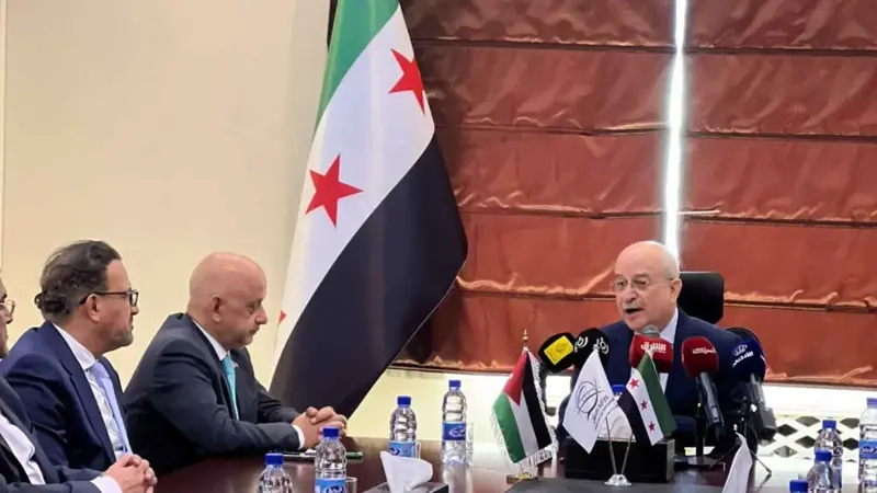 دمشق تدعو إلى تحرير حركة النقل بين سوريا ولبنان والأردن