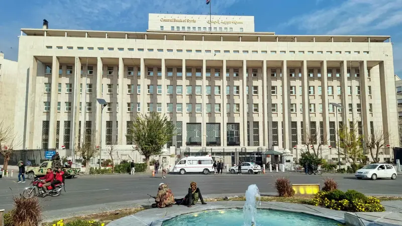 مصرف سوريا المركزي ينفذ أول تحويل عبر نظام «سويفت» منذ 14 عاماً