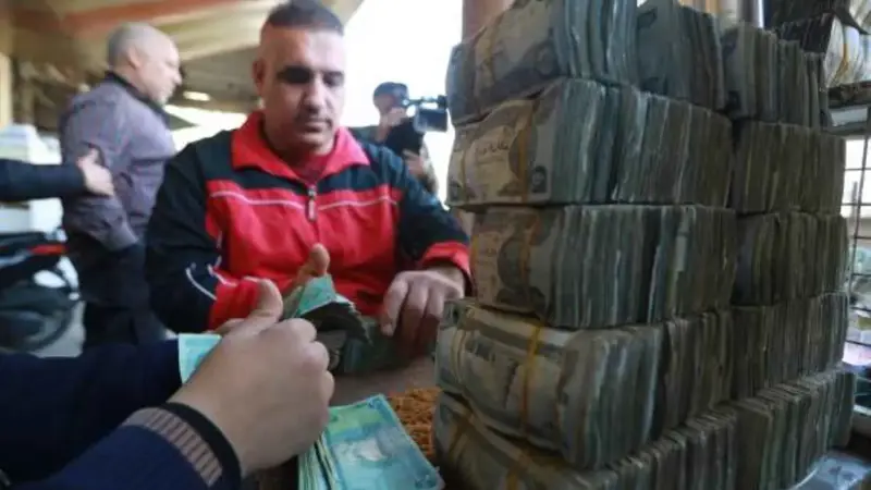 هل سحبت الحكومة ودائع العراقيين؟ وزارة المالية توضح ما حدث
