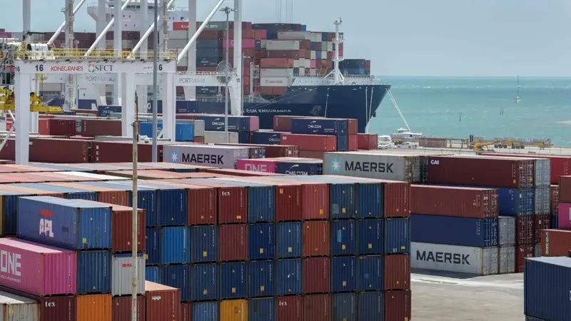 عجز التجارة الأميركية يقفز 18.7% في مايو مع تراجع الصادرات