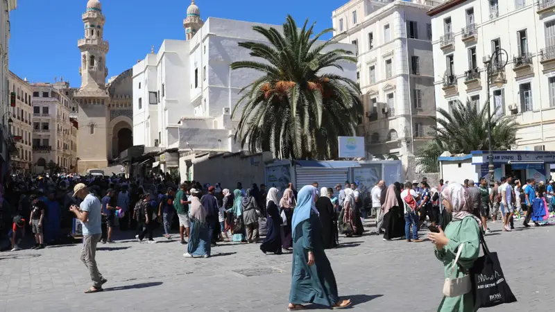 منحة السفر في الجزائر.. هل تكبح جماح السوق السوداء؟