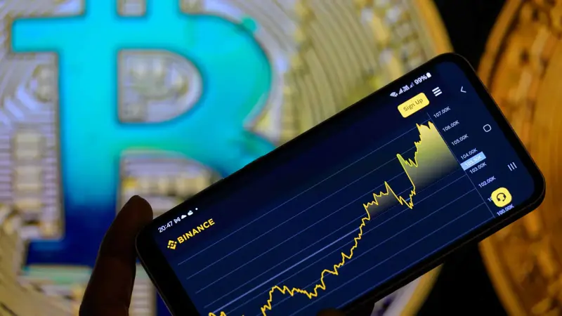 «بيتكوين» تتجاوز 110 آلاف دولار مجددا مع ترقب بيانات الوظائف الأميركية