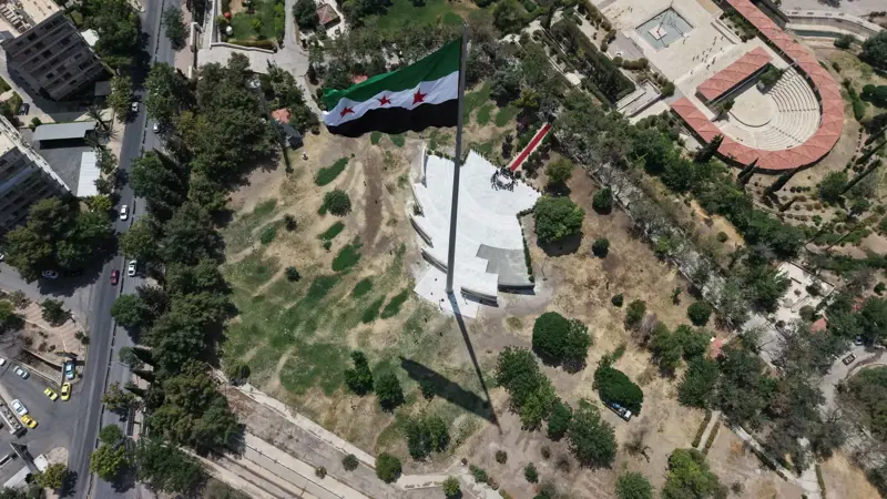دمشق تدخل «النظام المالي» من بوابة الريال القطري.. هل بدأ فك الحصار؟