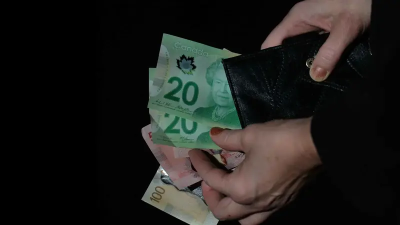 التحليل الفني: زوج عملات USD/CAD يتحرك ضمن قناة هابطة