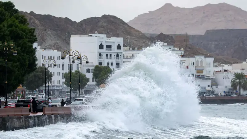 كيف تتحضّر دبي ومسقط لمواجهة تطرّف المناخ؟