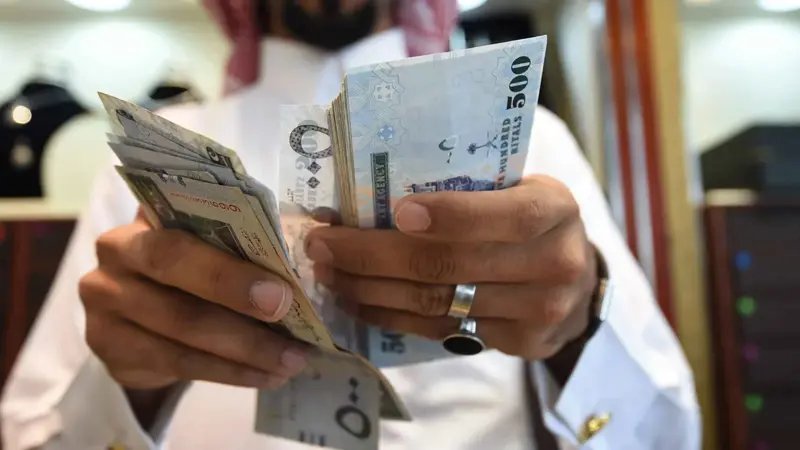 سعر الريال السعودي مقابل الجنيه المصري.. استقرار الأسعار بالبنوك