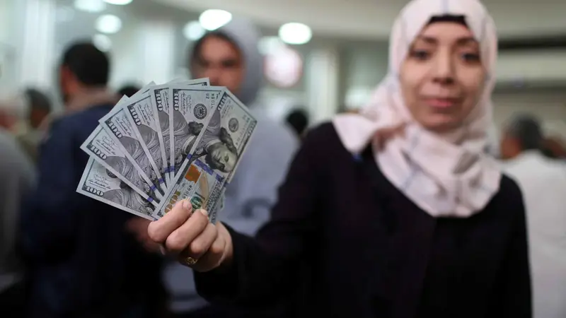 فلسطين تدفع 35% من رواتب موظفيها عن أبريل رغم الأزمة المالية