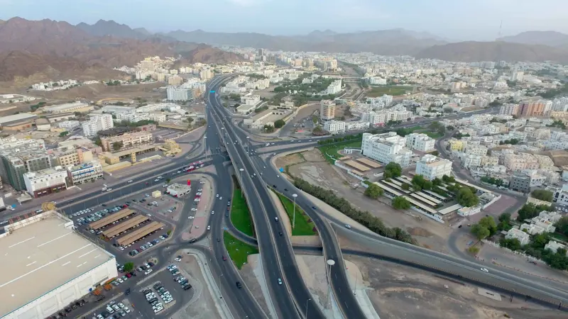 عُمان تبدأ تنفيذ ستة مشاريع للطاقة المتجددة