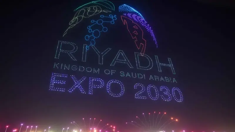 تراجع النفط لا يوقف رؤية 2030.. والمملكة تعيد هيكلة موازنتها
