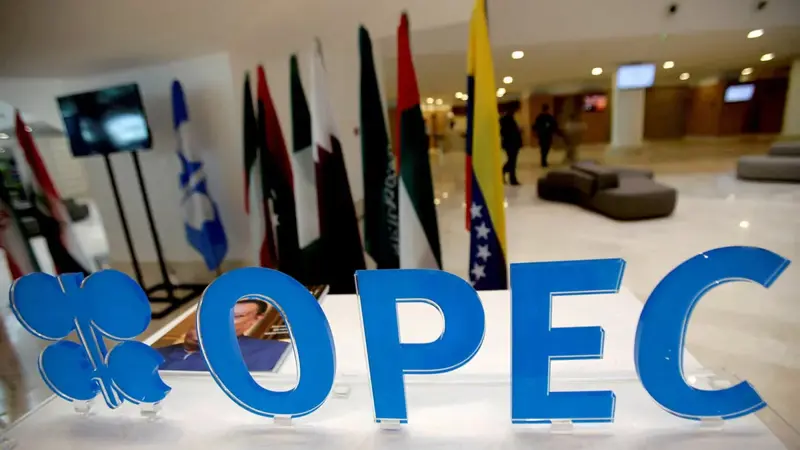 "أوبك+" تبحث خفض إنتاج النفط