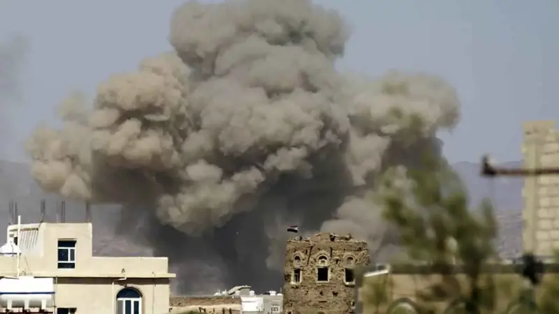 انفجارات عنيفة في لحج جنوبي اليمن (فيديو)