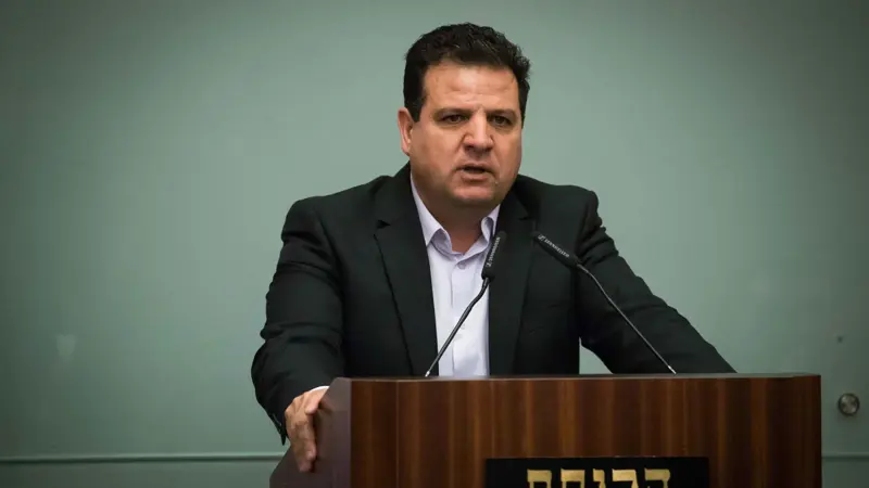 قانون تجنيد الحريديم قد يُبطل فصل أيمن عودة من الكنيست الإسرائيلي
