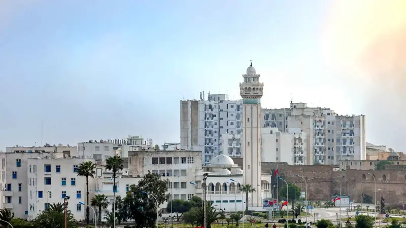 وسط موجة حر شديدة.. انقطاع مياه الشرب عن العاصمة التونسية