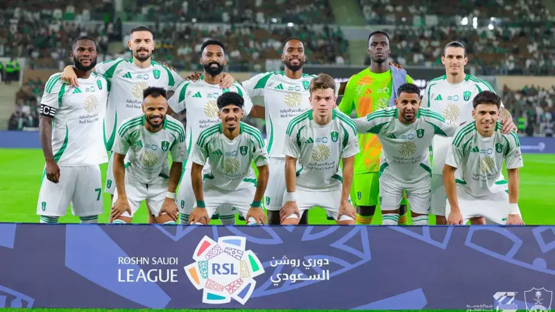 أولمبياكوس يجهز عرضاً ضخماً لنجم الأهلي السعودي