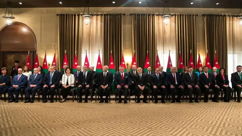 وزراء الحكومة الأردنية يقدمون استقالاتهم تمهيدًا للتعديل الأول