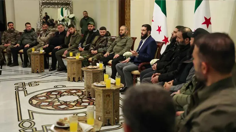 "المهمة المستحيلة".. أين وصل "دمج الفصائل" في جيش سوريا الجديد؟