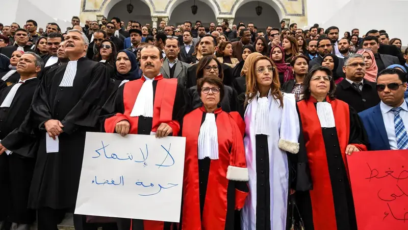 تونس.. أزمة القضاة تتصاعد وسط اتهامات لوزيرة العدل بـ"التمرد" على الرئيس