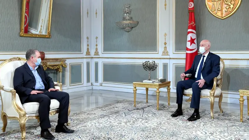 مصادر تونسية: وساطة جزائرية لـ"رأب الصدع" بين سعيّد والطبوبي