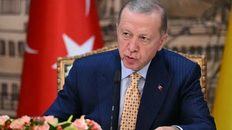 أردوغان يعد بعدم التدخل في البلديات بعد حل "العمال الكردستاني"