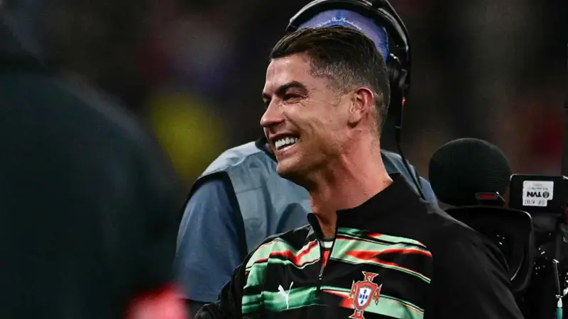 كما لم تراه من قبل.. انهيار وبكاء رونالدو بعد الفوز بدوري الأمم (فيديو)