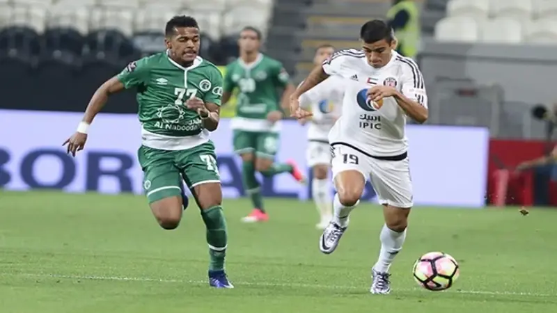 الجزيرة يهزم الشباب وينتظر تعثر الأهلي للفوز بلقب الدوري الإماراتي