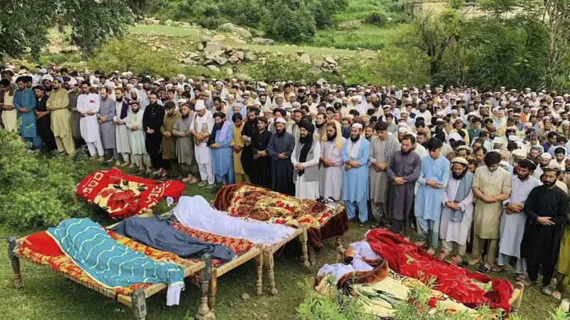 320 قتيلاً في يومين.. حصيلة قياسية لضحايا أمطار باكستان (فيديو)