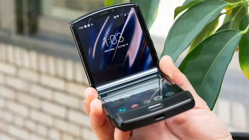 موتورولا تكشف عن موعد إطلاق هاتفها القابل للطي Razr 2022‎‎