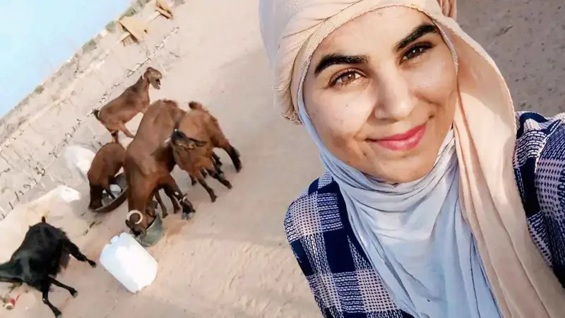 راعية الأغنام الحسناء تتحول إلى نجمة على تيك توك (فيديو)