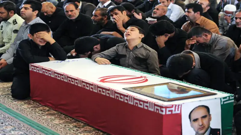 وصول الدفعة الثانية من ضحايا تدافع منى إلى ايران (صور)