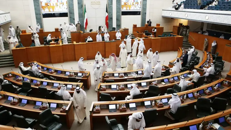 مرسوم أميري بحل مجلس الأمة في الكويت