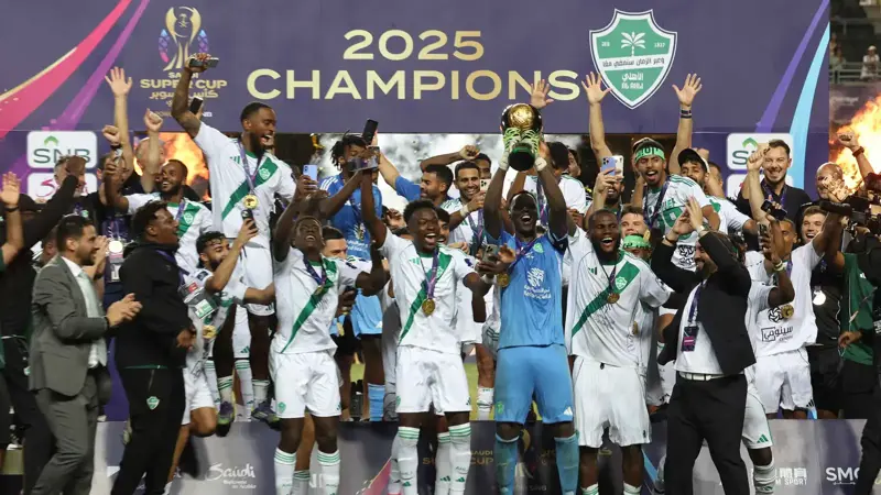 أزمة السوبر السعودي تطيح بمسؤول كبير في اتحاد الكرة