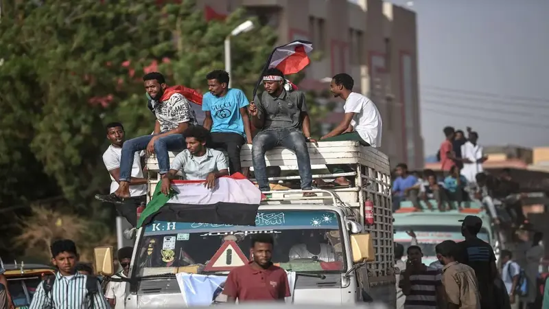 بعد إقالة والي كسلا.. 26 قتيلا وجريحا باشتباكات قبلية في السودان