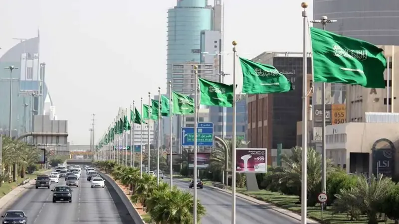 السعودية.. شركة خاصة تستبعد وترحل وافدا عربيا أساء للمملكة