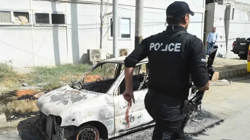 مقتل 4 أطفال جراء انفجار استهدف حافلة مدرسية في باكستان (فيديو)