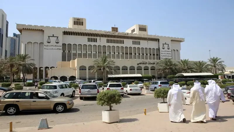 الكويت.. سجن ابن مطرب شهير سنتين لاعتدائه على رجل أمن