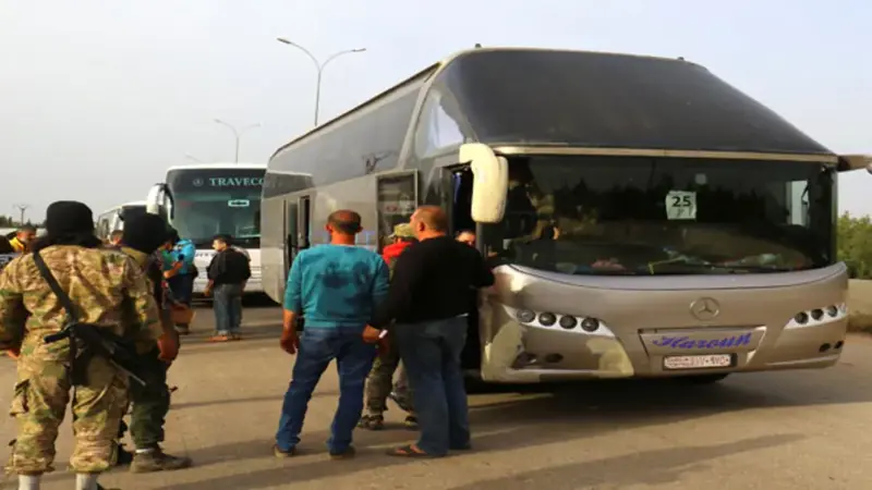 خروج دفعة جديدة من حي “الوعر” المحاصر من النظام السوري إلى ادلب‎