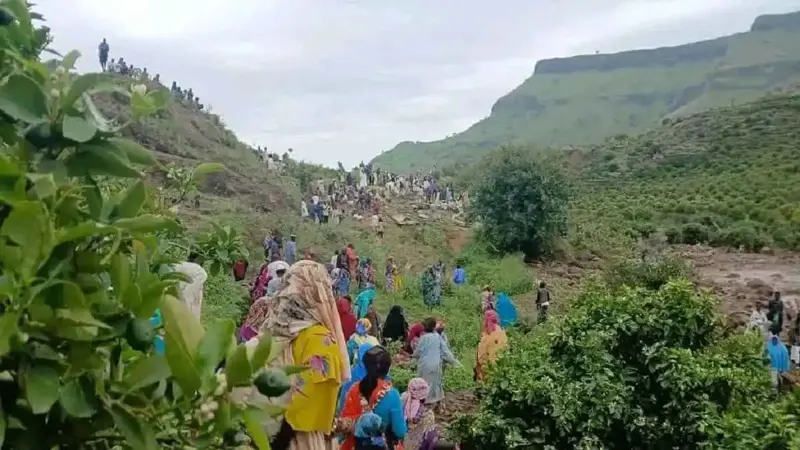 مصرع أكثر من ألف شخص في انهيار أرضي بغرب السودان (فيديو)
