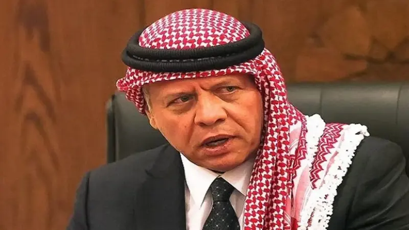 بالصور.. العاهل الأردني يعزي عائلة ناهض حتّر