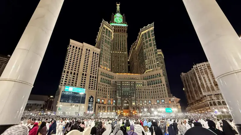 وسط أجواء روحانية.. الحجاج يتوافدون إلى مكة المكرمة لأداء مناسك الحج