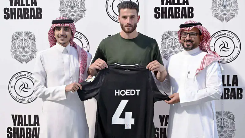 الشباب السعودي يتعاقد مع مدافع واتفورد الإنجليزي
