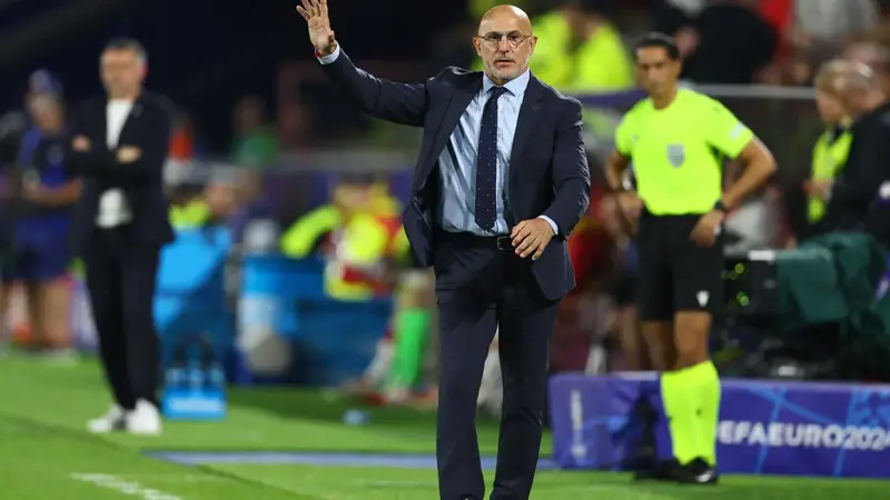 دي لافوينتي يقود منتخب إسبانيا لإنجاز فريد بعد 12 عاما