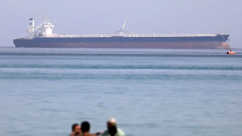 ترامب يطالب بمرور مجاني للسفن الأمريكية عبر قناتي السويس وبنما