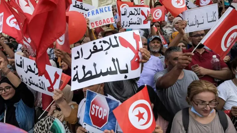المعارضة التونسية تحشد الشارع لإسقاط الاستفتاء على الدستور