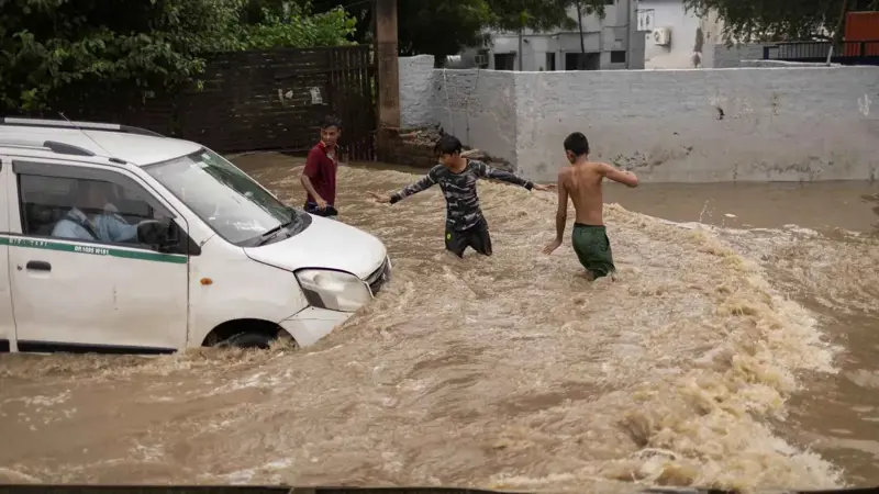 تحذيرات من فيضانات وانهيارات أرضية في الهند