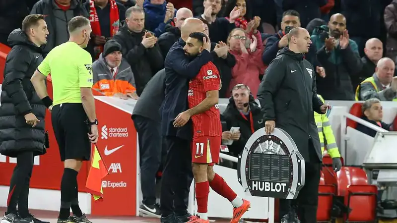 رغم التوقعات الكبيرة.. سلوت يصدم محمد صلاح