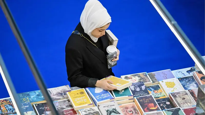 الجوائز الأدبية.. تحفيز للإبداع أم قيود تُكبّل الكاتب؟