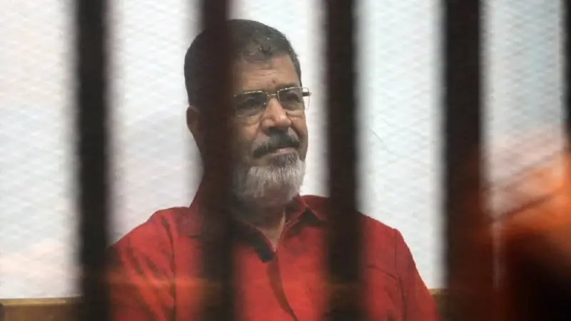 مصر.. استئناف محاكمة مرسي و 28 آخرين في قضية "اقتحام الحدود الشرقية"