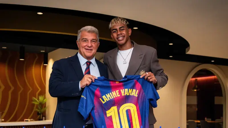 هل لامين يامال هو ميسي الجديد؟.. رئيس برشلونة يحسم الجدل