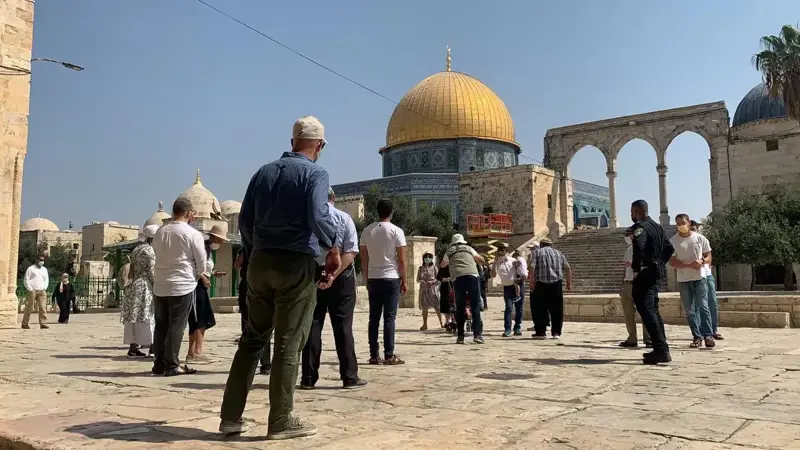 مجددا.. مستوطنون يقتحمون باحات المسجد الأقصى 